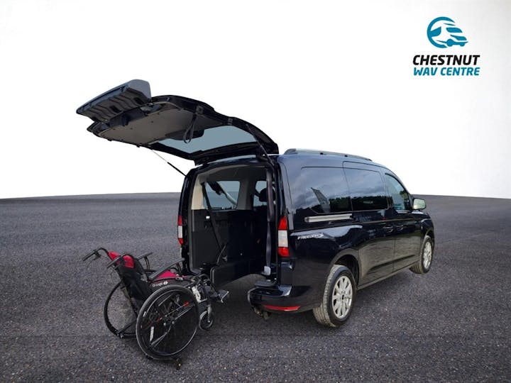 Black Ford Tourneo Connect Titanium Ecoblue 2023