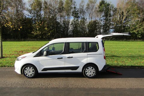 White Ford Grand Tourneo Connect Freedom Re 2017