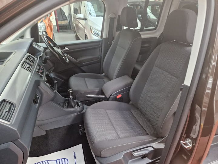 Brown Volkswagen Caddy Maxi C20 Life TDi 2016
