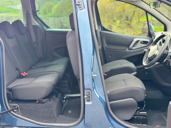 Blue Peugeot Partner Horizon RS 2019