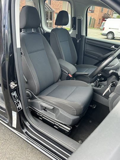 Black Volkswagen Caddy Maxi C20 Life TDi 2018