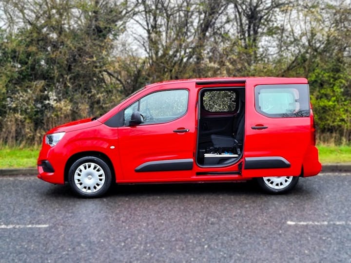 Red Vauxhall Combo Life Design S/S 2020