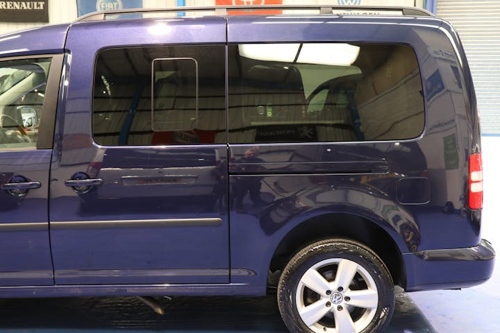 Blue Volkswagen Caddy Maxi C20 Life TDi 2015