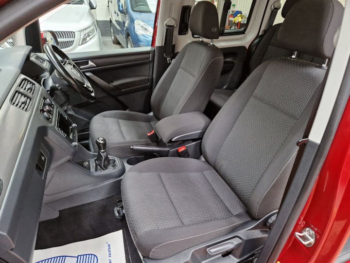 Red Volkswagen Caddy Maxi C20 Life TDi 2017