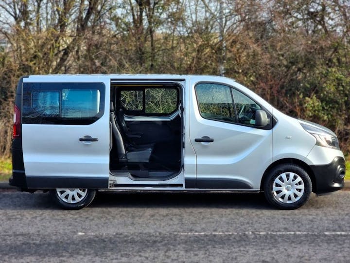 Silver Renault Trafic Sl28 Business Energy Dci 2021