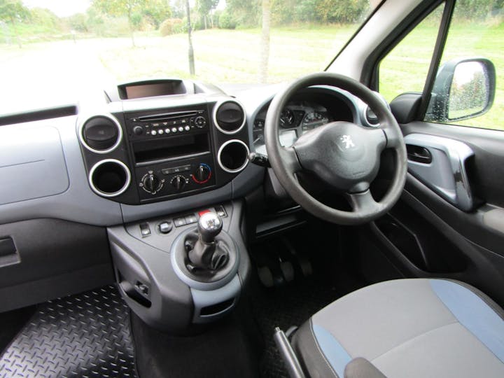 Blue Peugeot Partner HDi Tepee S 2015