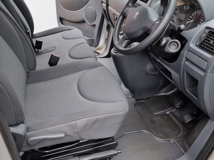 Silver Peugeot Expert Tepee Comfort L1 HDi 2014