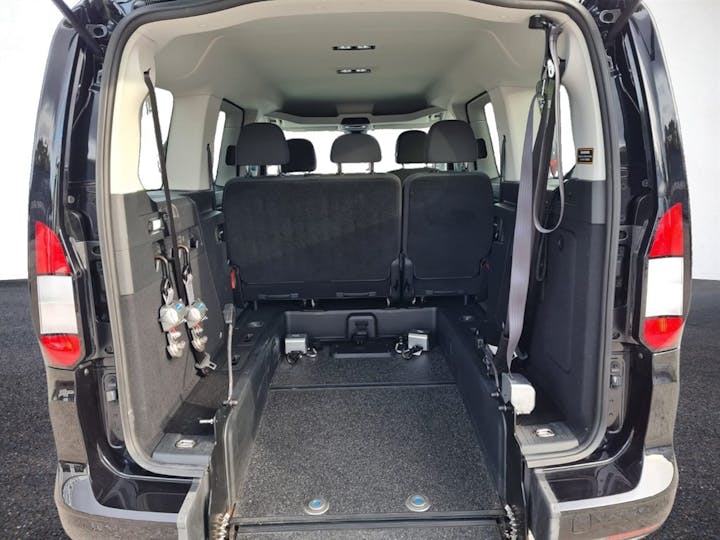 Black Ford Tourneo Connect Titanium Ecoblue 2023