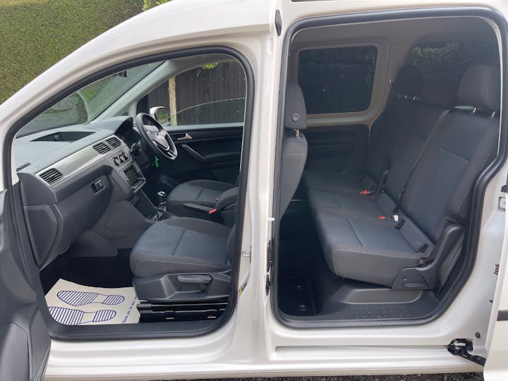 White Volkswagen Caddy Maxi C20 Life TDi 2021
