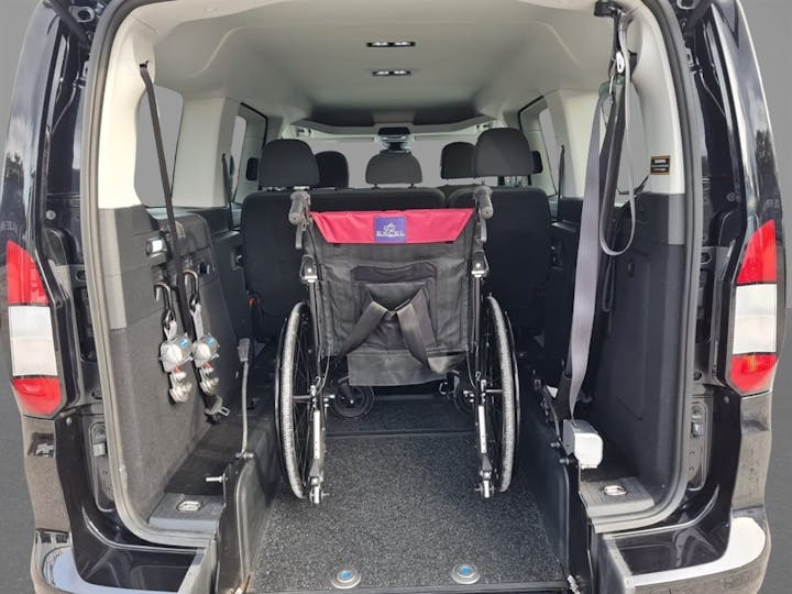 Black Ford Tourneo Connect Titanium Ecoblue 2023