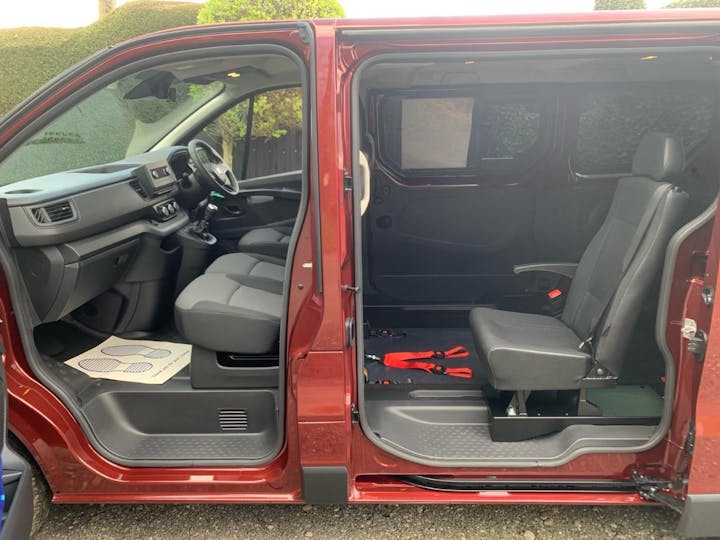 Red Renault Trafic Sl28 Business Dci 2023