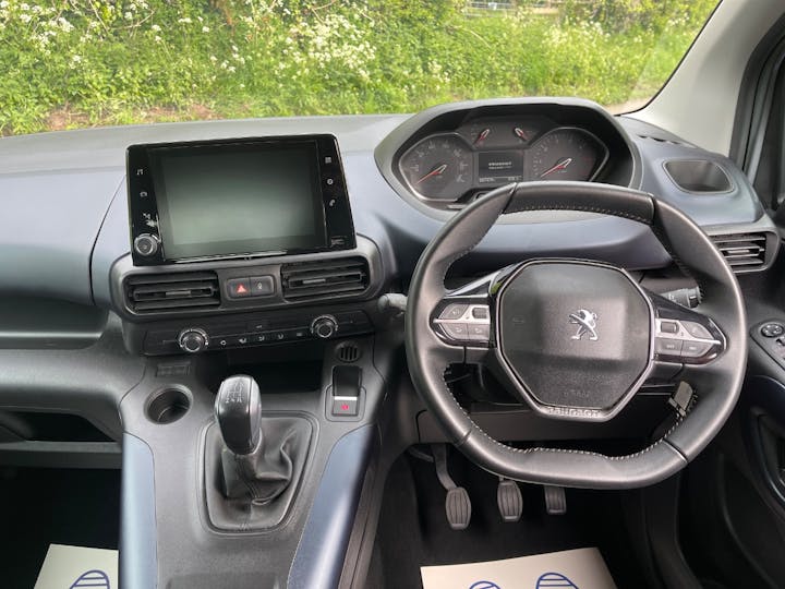 Grey Peugeot Rifter Horizon RS 2020
