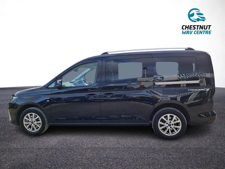 Black Ford Tourneo Connect Titanium Ecoblue 2023