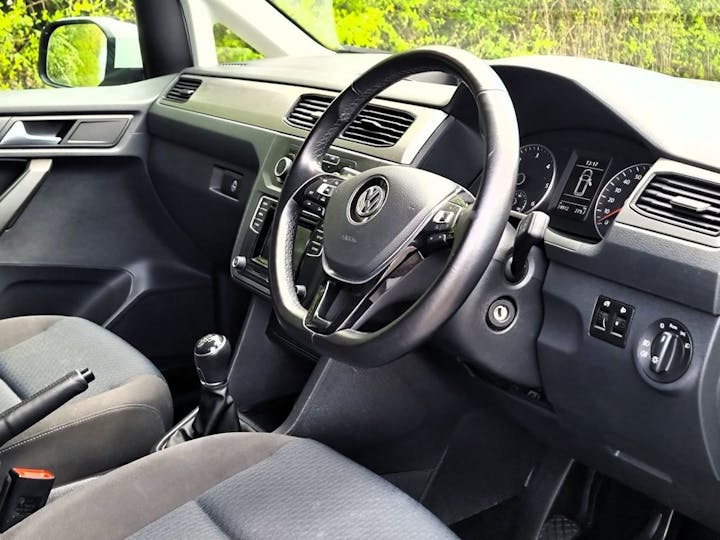 White Volkswagen Caddy Maxi C20 Life TDi 2019