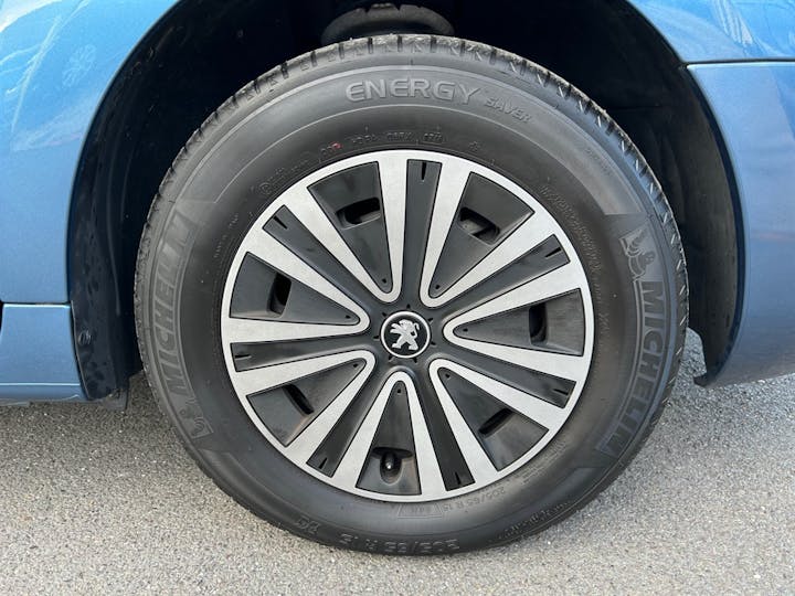 Blue Peugeot Partner Horizon Re 2018