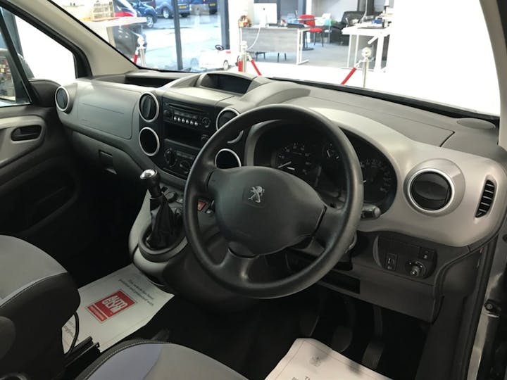 Grey Peugeot Partner Tepee Active 2015