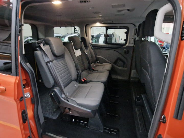 Orange Ford Tourneo Custom 320 Titanium Ecoblue 2020