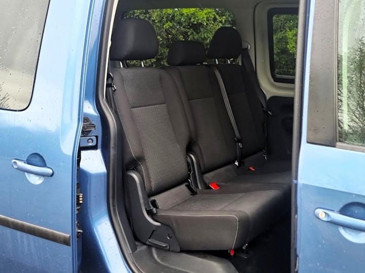 Blue Volkswagen Caddy Maxi C20 Life TDi 2016
