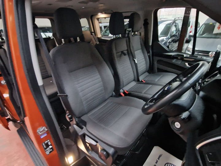 Orange Ford Tourneo Custom 320 Titanium Ecoblue 2020