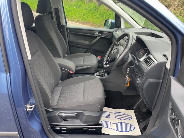 Blue Volkswagen Caddy Maxi C20 Life TDi 2018