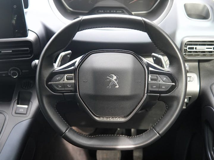 Grey Peugeot Rifter Horizon Re 2020