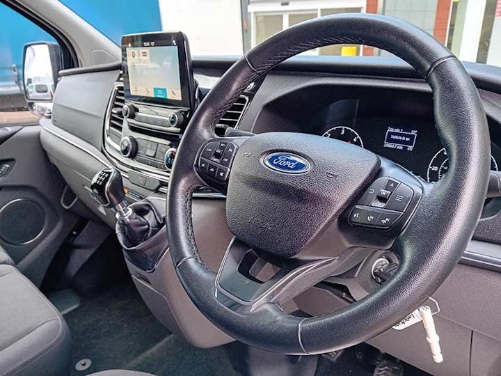 Black Ford Tourneo Custom 310 Titanium L1 2018