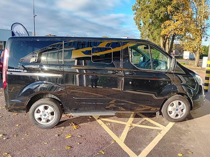 Black Ford Tourneo Custom Independence Re 2018