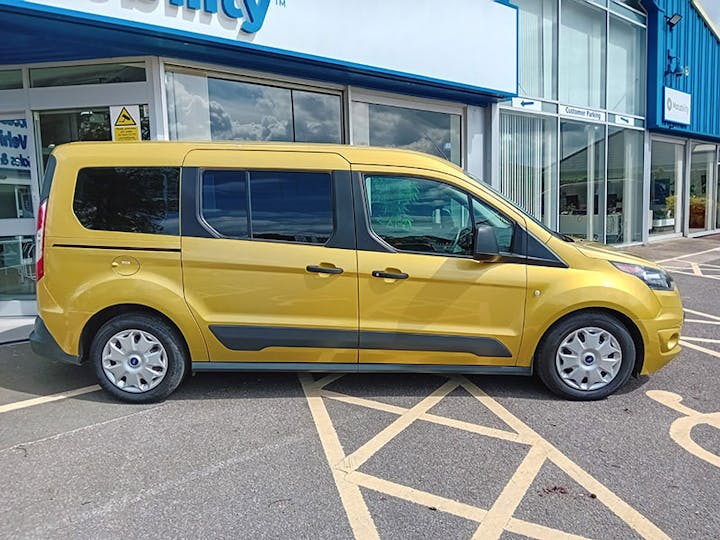 Gold Ford Tourneo Connect Grand RS 2017