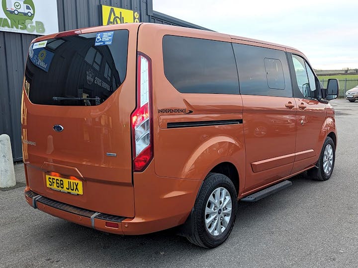 Orange Ford Tourneo Custom Independence Re 2018