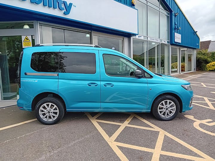 Blue Ford Tourneo Connect Titanium Ecoblue 2023