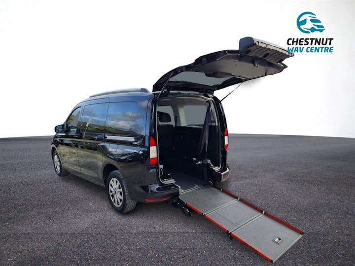 Black Ford Tourneo Connect Titanium Ecoblue 2023