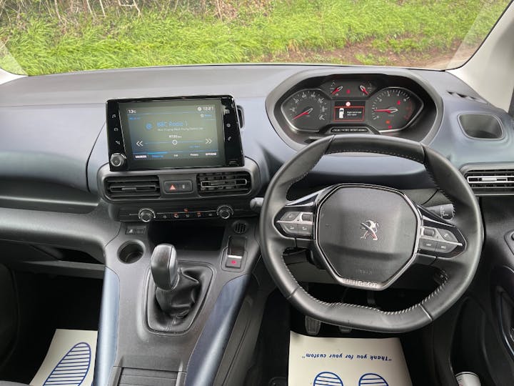 Grey Peugeot Rifter Horizon Re 2019