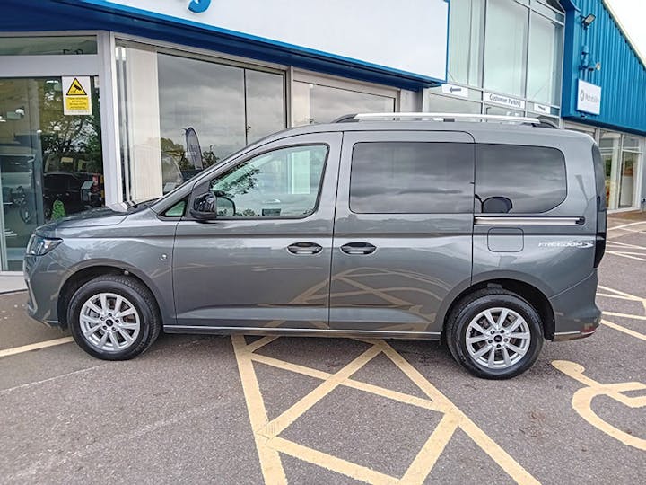 Grey Ford Tourneo Connect Titanium Ecoblue 2023