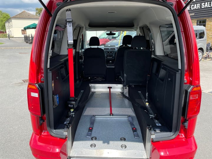 Red Volkswagen Caddy Maxi C20 Life TDi 2016