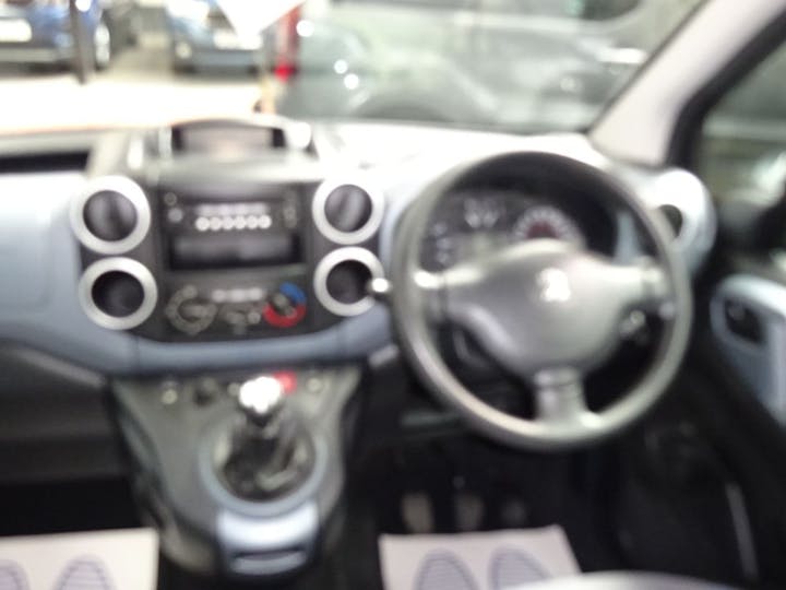 Grey Peugeot Partner HDi Tepee S 2014