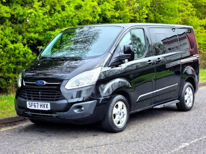 Black Ford Tourneo Custom Independence Re 2017