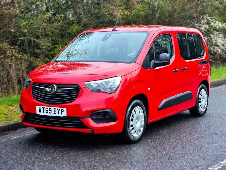 Red Vauxhall Combo Life Design S/S 2020