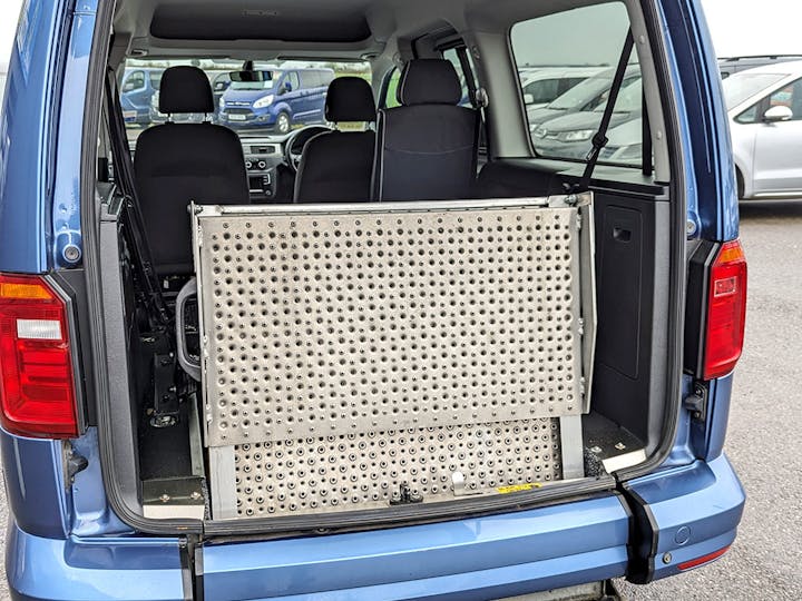 Blue Volkswagen Caddy Maxi C20 Life TDi 2016