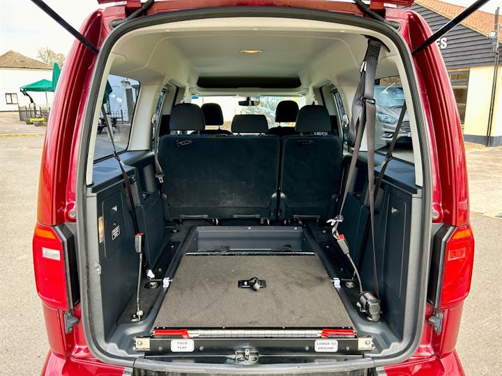 Red Volkswagen Caddy Maxi C20 Life TDi 2017