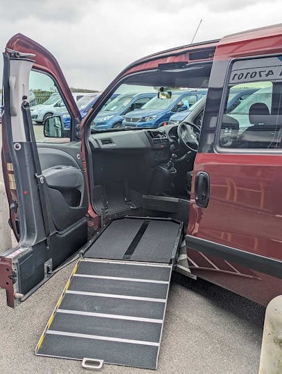 Red FIAT Doblo Cargo 1.4 16V SX Combi 2019