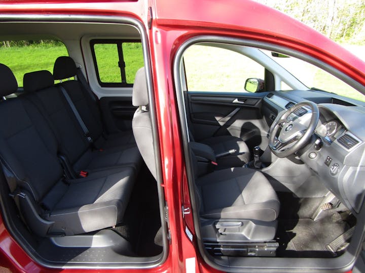 Red Volkswagen Caddy Maxi C20 Life TDi 2018