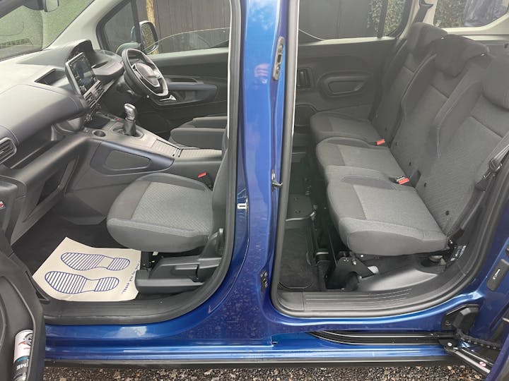 Blue Peugeot Rifter Horizon RS 2019
