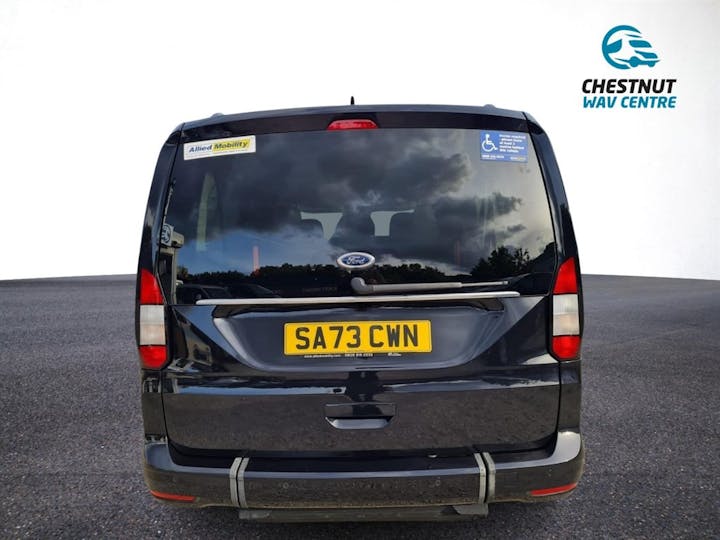 Black Ford Tourneo Connect Titanium Ecoblue 2023