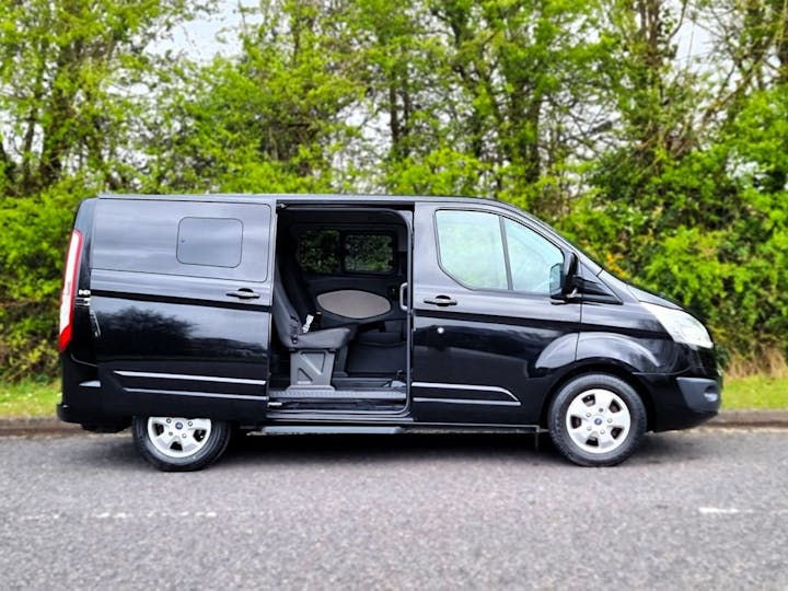 Black Ford Tourneo Custom Independence Re 2017