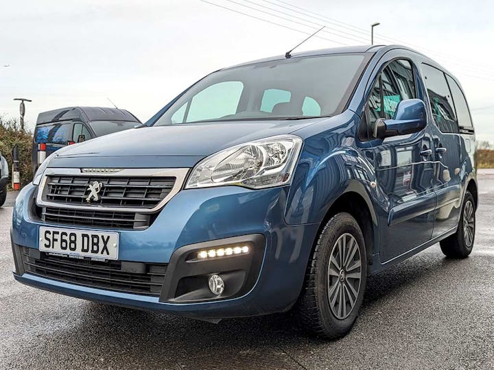 Blue Peugeot Partner Horizon Re 2018